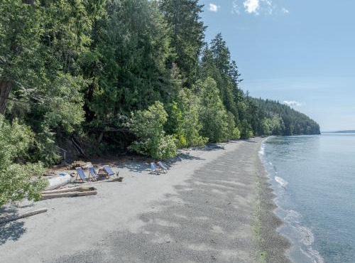 Sandy Beachfront, Hot Tub, Pet-Friendly, Kayaking
