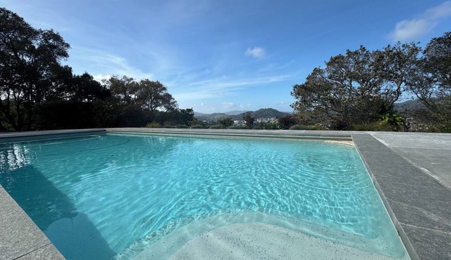 Scenic Hillside Retreat Pool, Privacy & Views