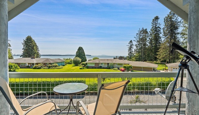 Seashell Cottage w/Ocean Views, Hot Tub & Game Room: Ideal for Family & Pets