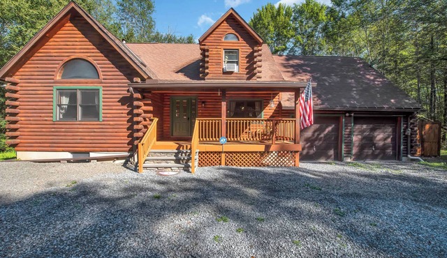 Secluded Log Cabin w/Hot Tub, Fire Pit, Game Room