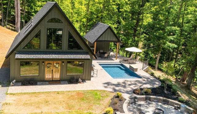 Secluded Mountain Cottage in Virginia Wine Country
