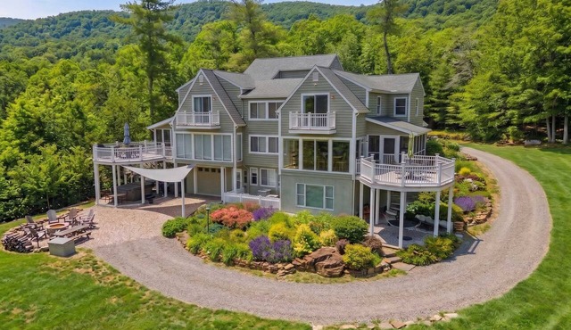 Secluded Retreat Endless Mtn Views, Rushing Stream