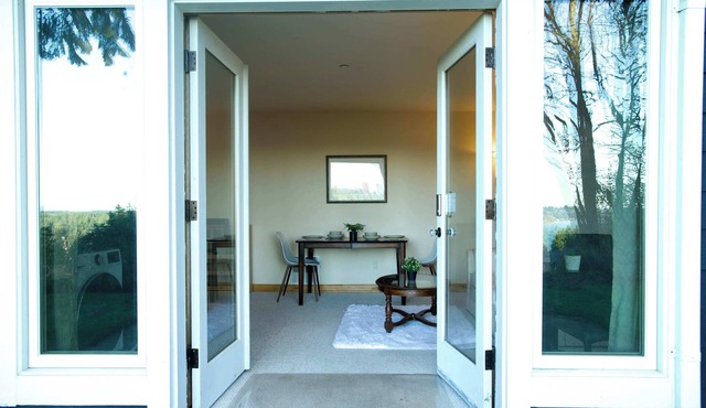 Serene King Suite Retreat on Quiet Mercer Island