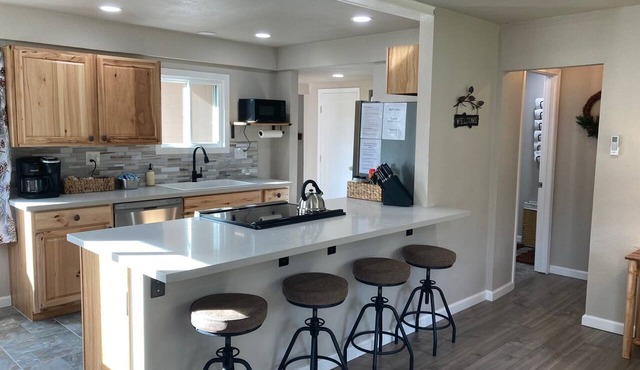 Shared Pool/Arcade Games/Walk to Town/Near Sequoia National Park in Three Rivers