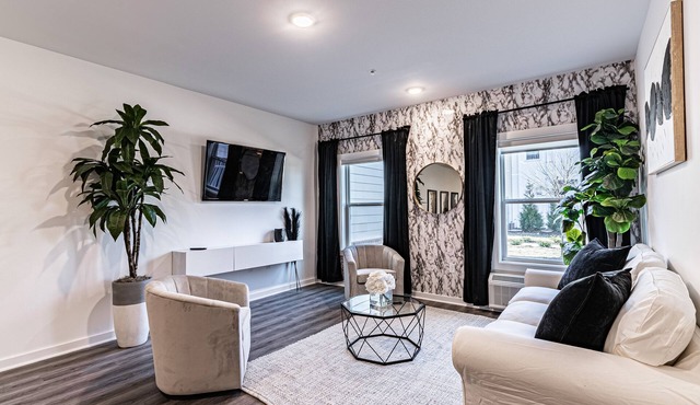 Sleek & Modern Condo sleeps 6, Handicapped accessible