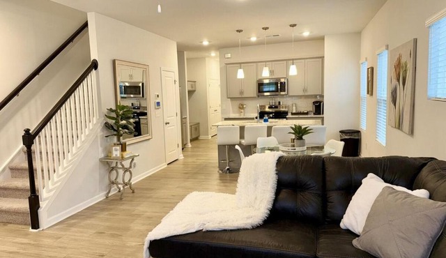 Sloan Garden House Modern Townhome Near South End