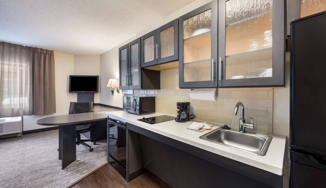 Sonesta Simply Suites Denver West Federal Center