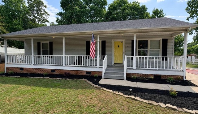 Spacious 3BR 3 Bath King Suite Pet Friendly