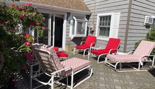 Spacious 4BR House in Charming Haven Beach 1 Block from the Ocean