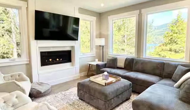 Spacious 5-bedroom home w/Lake access, AC in beautiful Sudden Valley/Bellingham,