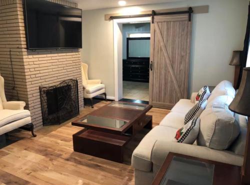 Spacious 5 Bedroom Home in Decatur Near Downtown Atlanta Ideal for Families & Groups