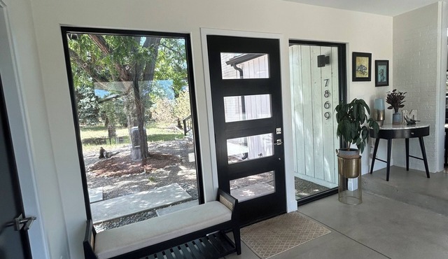 Spacious 5-bedroom house in rural Southeast Boulder, Fairview Estates.