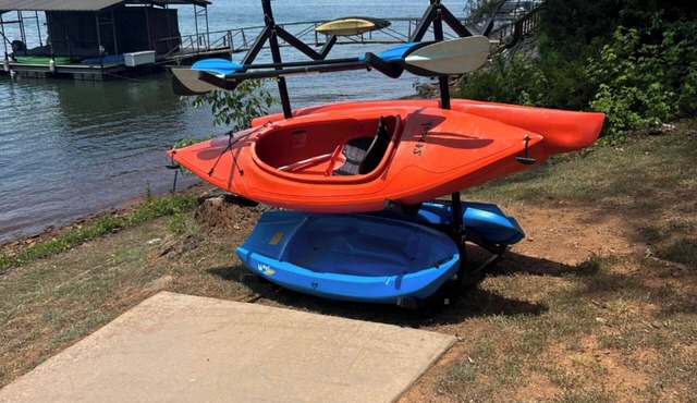 Spacious 5-bedroom lakefront house in Anderson, 13 miles to Clemson