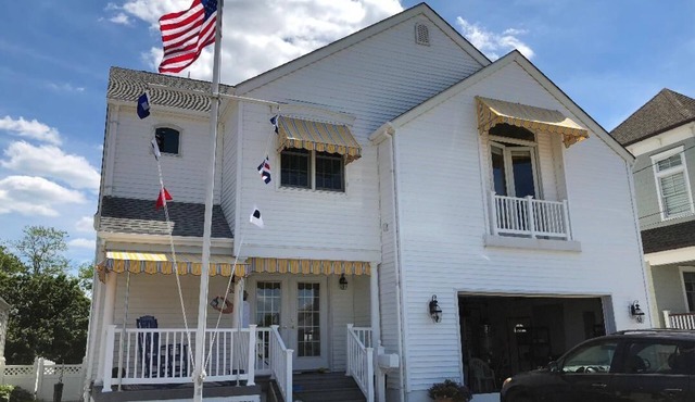 Spacious 5 bedroom home at the beach AND on a lake. DISINFECTED WEEKLY!