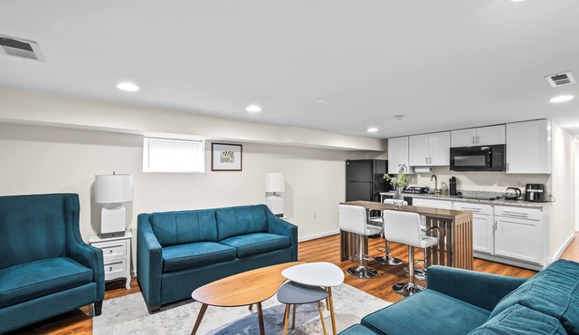Spacious DC Retreat 6BR-3.5BA -Perfect for Groups