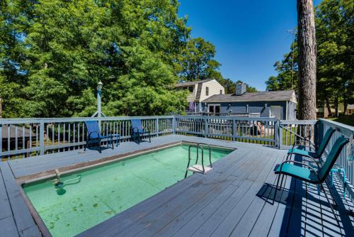 Spacious Home w/Hot Tub, 14 Mi to Downtown ATL!