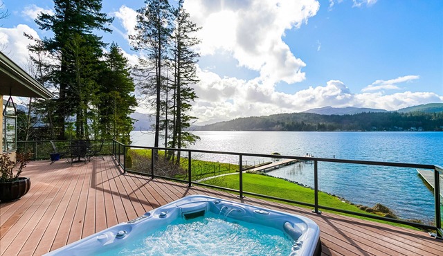 Spacious Lake Whatcom Waterfront Home - Luxury from Sunrise to Sunset!
