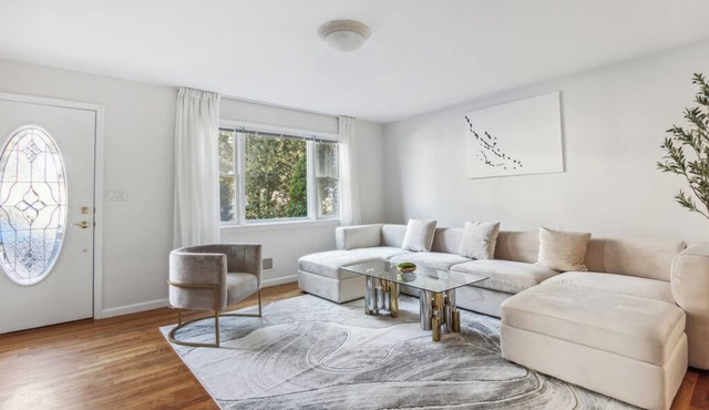 Spacious Luxury Retreat Sleeps 16 Prime Area Free Parking Near NYC