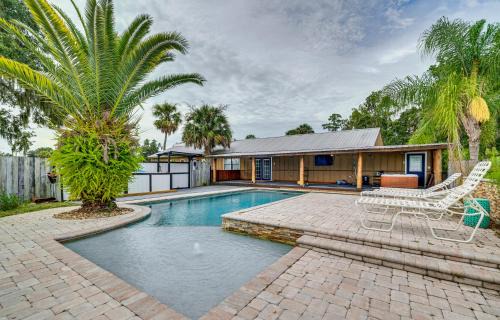 Spacious Micanopy Farmhouse w/Luxurious Pool!