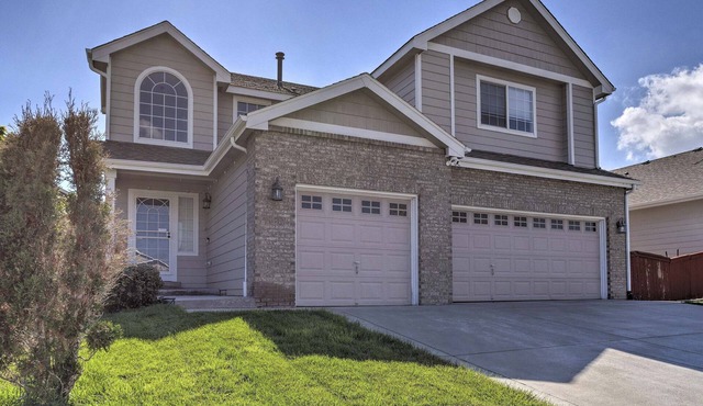 Spacious Parkview Home 12mi to Denver, Game room