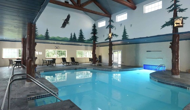 Spacious Suite | Whirlpool, Pool & Free Breakfast | 4mi to Lake Onalaska