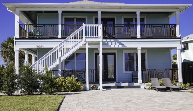 Spring Availability! 2 Bedroom 2 Bath Home- Steps to the beach