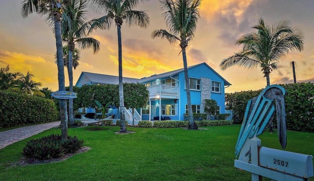 Steps to Surfer's Paradise - Family Beach Condo