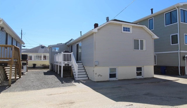 STONEY9 | Beachside w/onsite parking! New updates, 4 badges to beach! by Shore Points Vacations