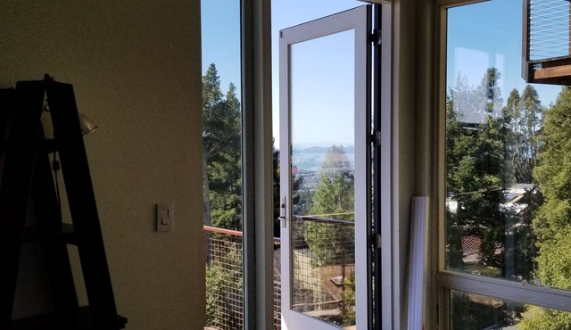 Studio @ top of the Oakland hills with amazing view.