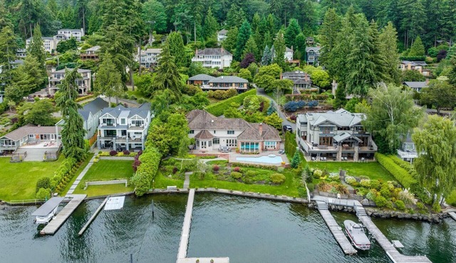 Stunning Waterfront Mansion w Pool n Hottub