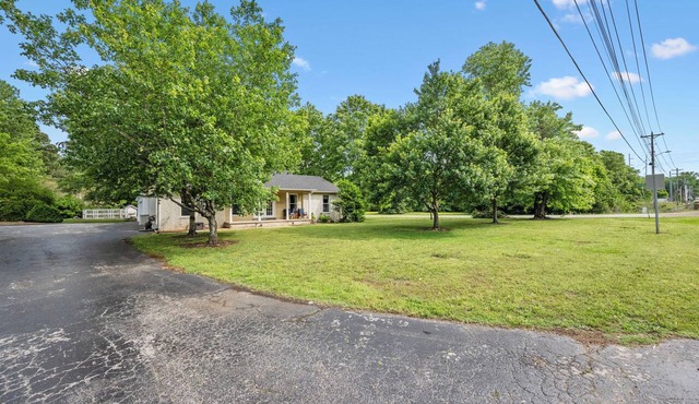 Stylish Home with Infrared Sauna, 1 M from I-40, near Rockabilly Ball Stadium