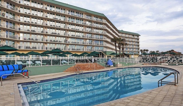 Stylish Ocean View 1BR Condo w/Resort Pool, Kitchen, & Easy Beach Walk Access