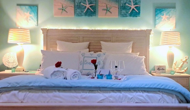 Suite Escape: King Suite Near Beach, Golf Cart, Hot Tub