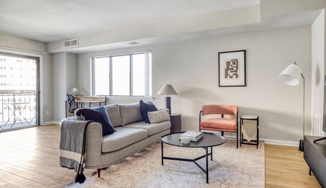 Sunlit Pentagon City 2BR w/ W/D & Gym, nr Metro, by Blueground