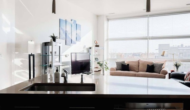 Sunny Corner Condo | Central Park | 30+ Days