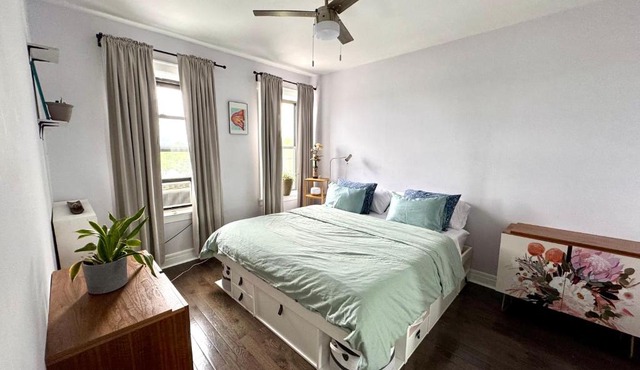 Sunny Jersey City 1BR, 25 min to NYC, 15min to EWR, King Bed, Hammock & Park Views