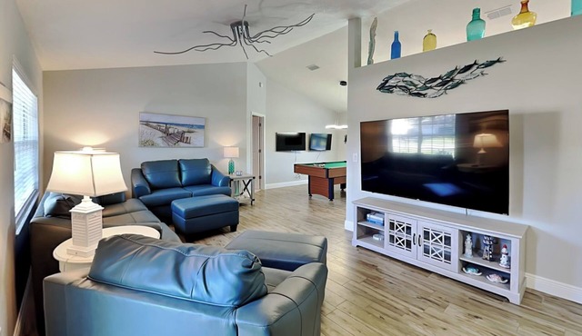 Sunny Palms Getaway | Pool + Outdoor Game & Pool Table!