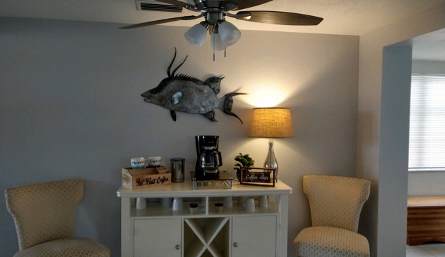 Sunrise, Suntan, Sunset repeat! Coastal getaway! 2 bd, pet friendly, fenced yard
