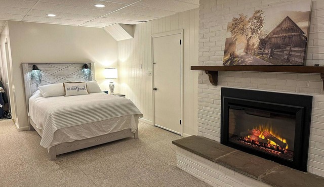 Sunset Suite - 2 min. from Kitchen Kettle Village!