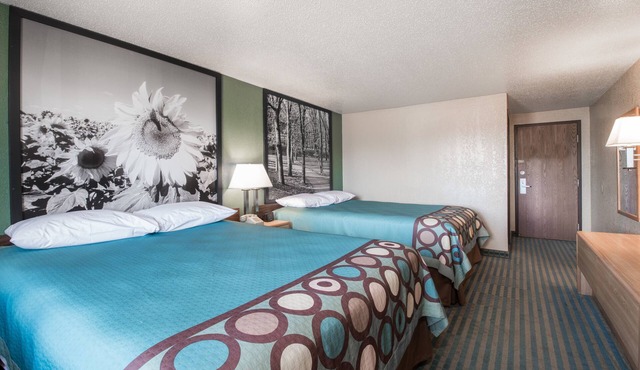 Super 8 by Wyndham Devils Lake