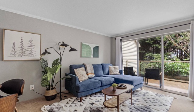 Superb Bellevue 2BR w/Balcony & Lake Views, nr Parks, by Blueground