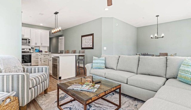 Swell | Walk to the Beach | Hot Tub, Dog Friendly, and Community Pool