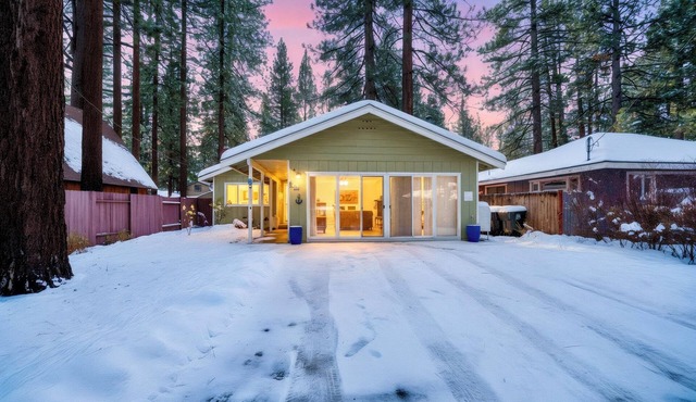 Tahoe Beachy Cabin 3 Bedrooms-Hot Tub-Fenced Yard, Pets OK 846S