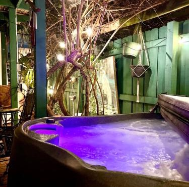 Tango Mango House with Private Hot Tub