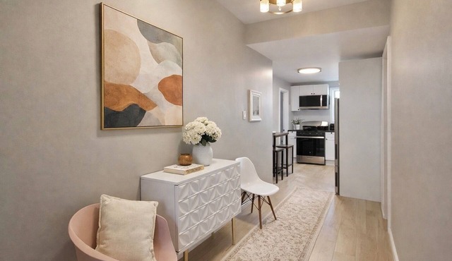 Terrific 3-bedroom apartment with private backyard - 20 mins to Manhattan