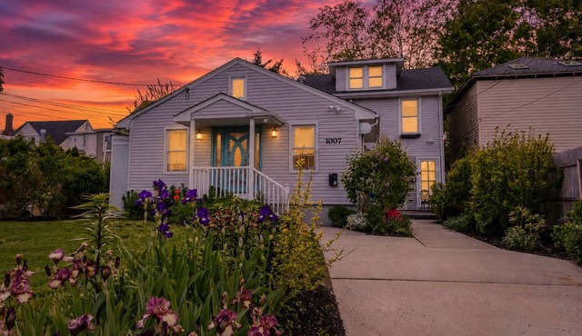 The Back Beat - 3BR, Beach, nightlife, On-sight Parking, Private Patio