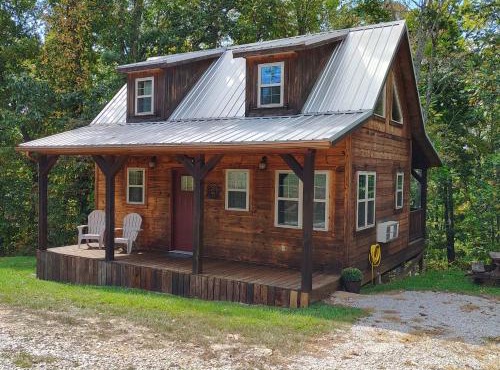 The Frontier - An Amish Built Deluxe Cabin