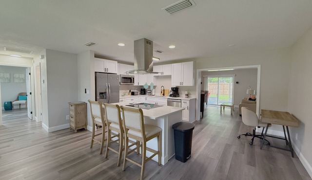 The Honu Hideaway - 3-Bedroom modern home, sleeps 8, in sunny South Daytona