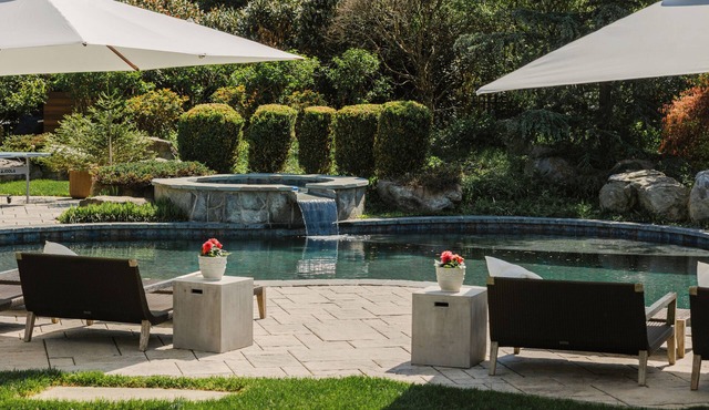 The Manor on Belfast: Peaceful Family Home