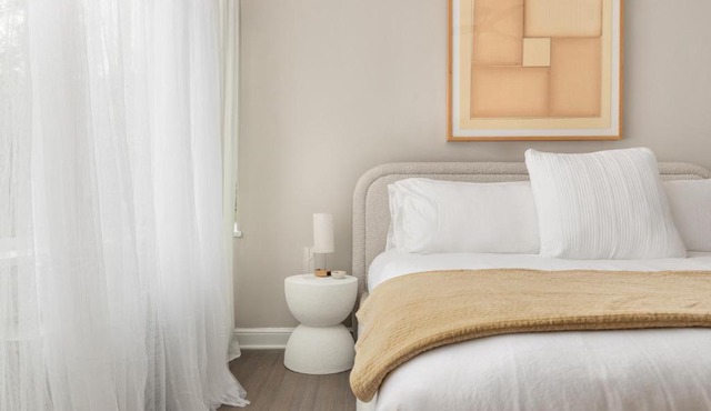 The Morgan - 2BR King Suite with Free Parking, Gym & Lounge